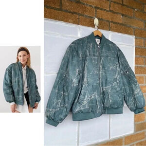 Urban Outfitters BDG Marcy Oversized
Nylon Bomber Jacket small